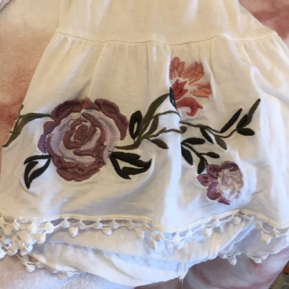 Exhilaration Ivory Floral Cuff Peasant Top Resale, Size Small Embroidered Floral - Picture 3 of 16